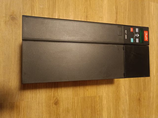 Naprawa falownika Danfoss VLT2881PT4B20SBR3DF00A00C1 stosowanego w maszynach przemysłowych i poligraficznych. Diagnostyka oraz serwis elektroniki.