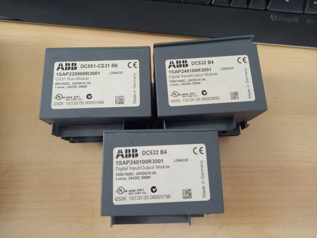 Naprawa modułu wejść/wyjść cyfrowych ABB PD501-4CH B4 stosowanego w maszynach przemysłowych i poligraficznych. Diagnostyka oraz serwis elektroniki.