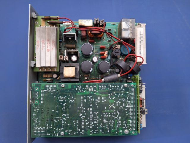 Naprawa serwonapędu Baumuller BUM 619 stosowanego w maszynach przemysłowych i poligraficznych. Diagnostyka oraz serwis elektroniki przemysłowej.