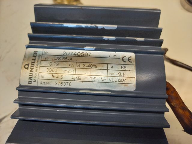 Naprawa serwosilnika Baumuller DS 56-A stosowanego w maszynach przemysłowych i poligraficznych. Diagnostyka oraz serwis elektroniki przemysłowej.