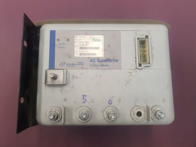 Naprawa sterownika napędu AC Danaher Motion ACS4808-350F01 stosowanego w wózkach widłowych Toyota 7FDMF18. Diagnostyka oraz serwis elektroniki przemysłowej.