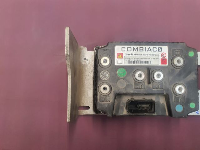 Naprawa sterownika wózka widłowego COMBIACO FC2200C-BT stosowanego w wózkach widłowych Toyota 7FDMF18. Diagnostyka oraz serwis elektroniki przemysłowej.